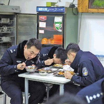 龍華派出所食堂_深圳市偉泰發餐飲管理有限公司